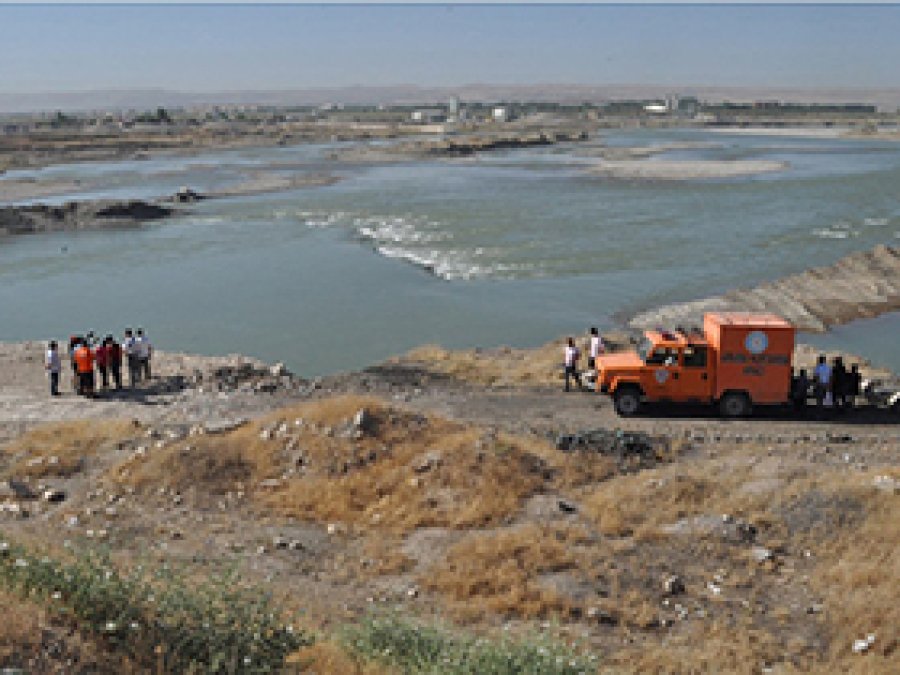 Dicle Nehri'nde Boğulan Genç Bulunamadı