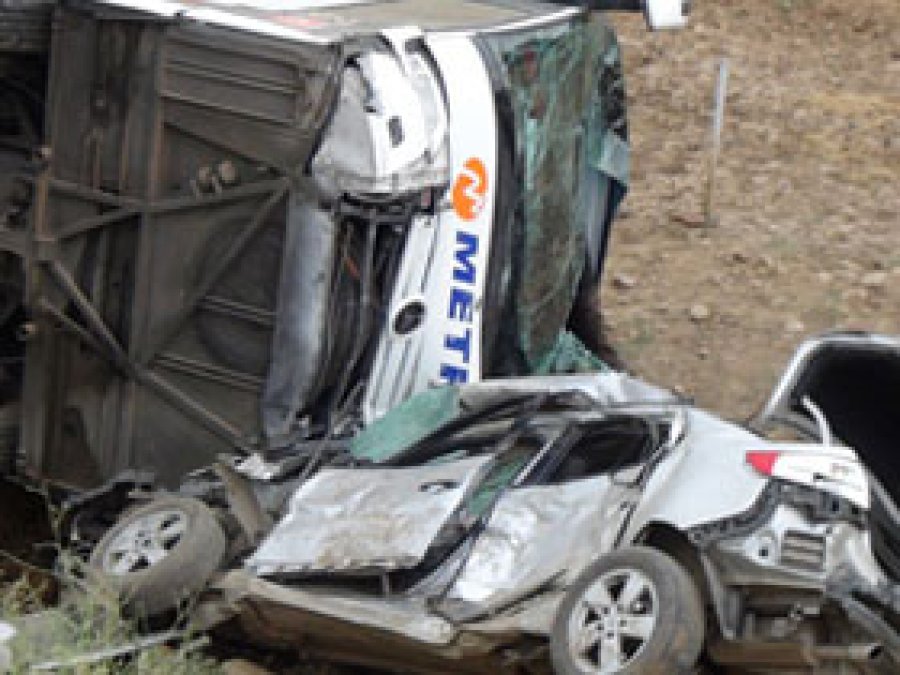 Bingöl'de Trafik Kazası: 33 Yaralı