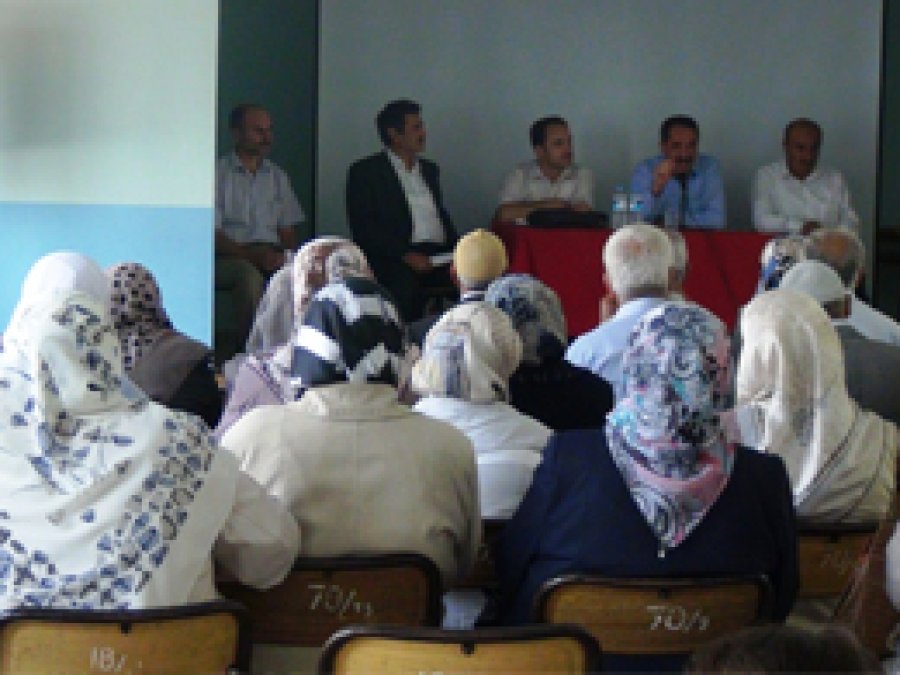 Bitlis'te Hacı Adaylarına Hac Semineri Verildi