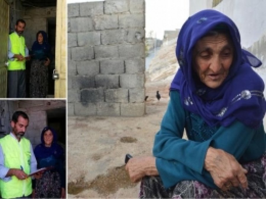 Yaşlı Kadına Yardım Edildi