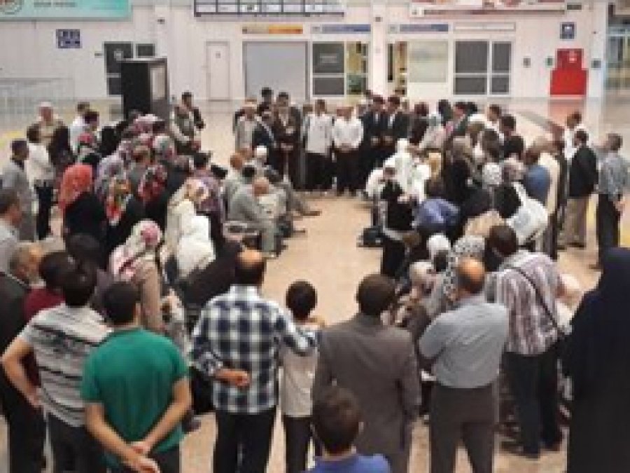 İlk Hac Kafilesi Erzurum'dan Dualarla Yolcu Edildi