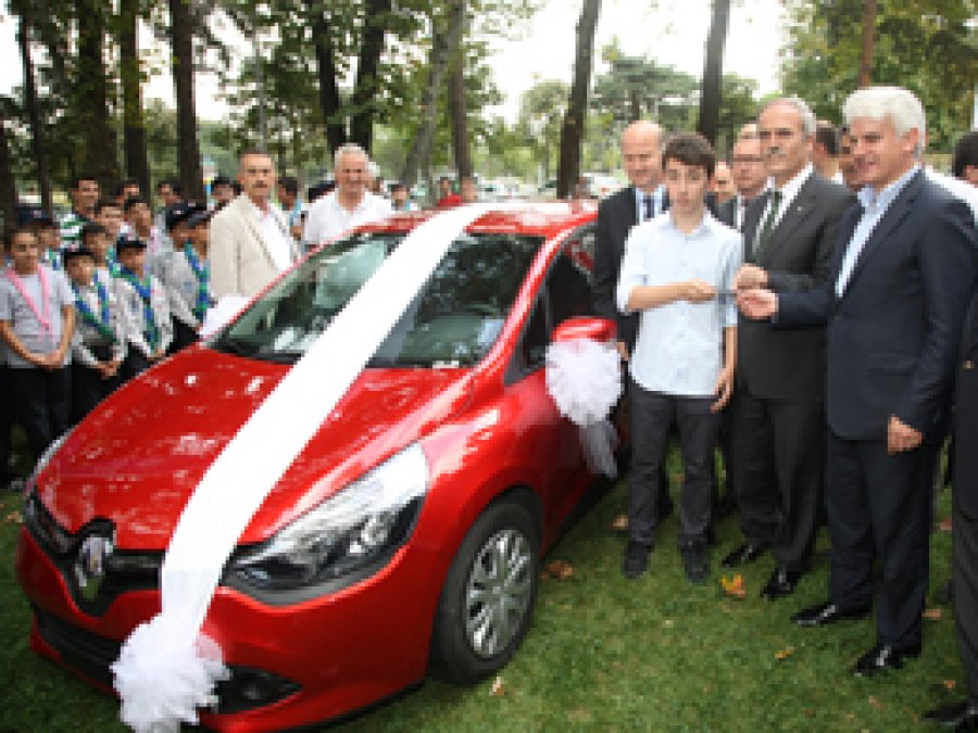 LYS'de Başarılı Oldu Otomobili Kaptı