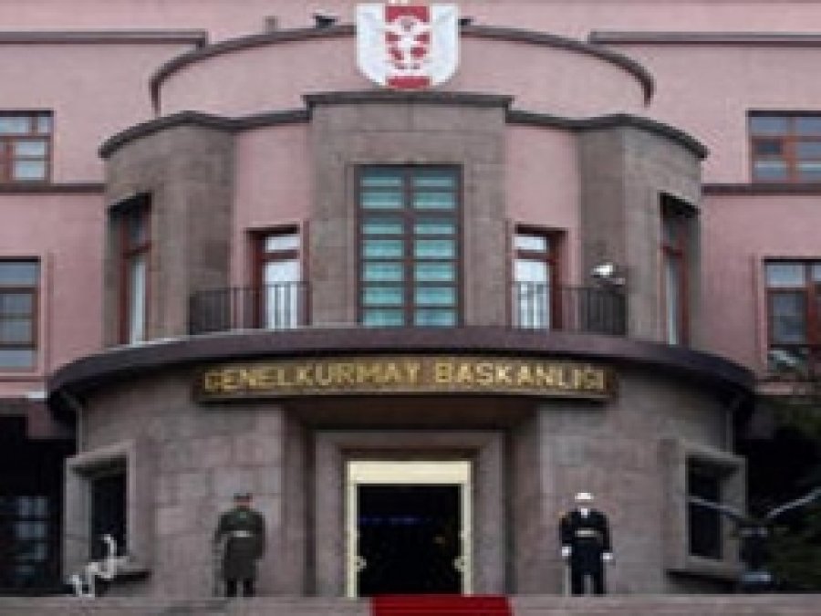 Ağrı'da Bir Okulun Bayrağı İndirilerek Yırtıldı