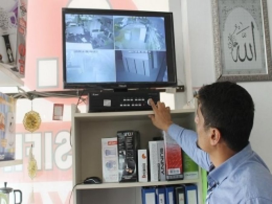 Hırsızlık Anı Saniye Saniye Kaydedildi