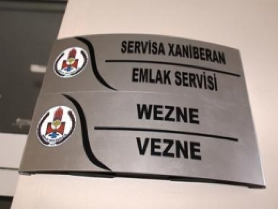Bitlis Belediyesine Kürtçe Tabelalar Asıldı