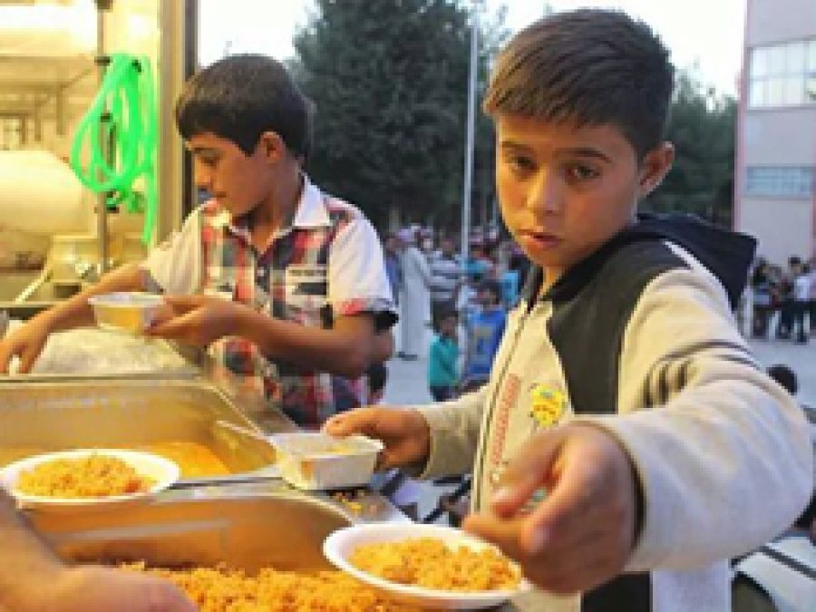İHH'dan Kobanililere Sıcak Yemek