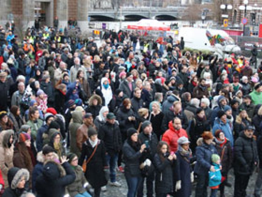 İsveç'te Cami kundaklamalarına protesto