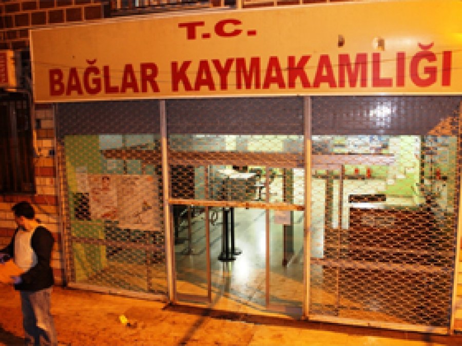 Kaymakamlığa ses bombası atıldı