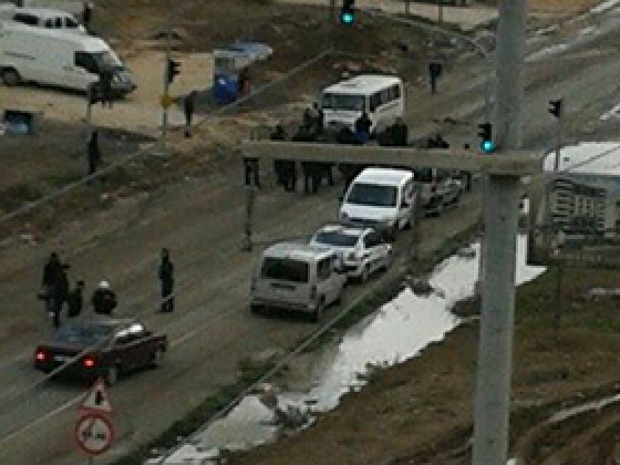 Trafik kazası vatandaşı sokağa döktü