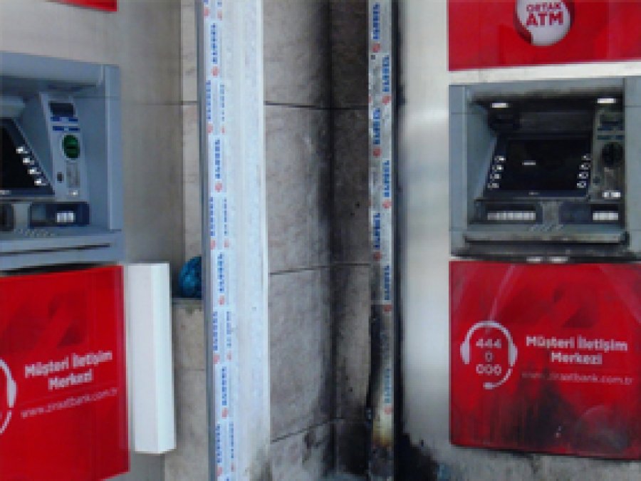 Bitlis'te banka ATM’sine molotoflu saldırı
