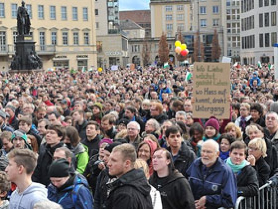 Dresden'de PEGIDA karşıtı gösteri