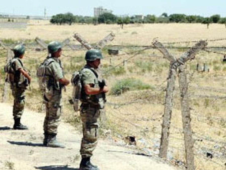 Şırnak sınırında silahlı kişiler yakalandı