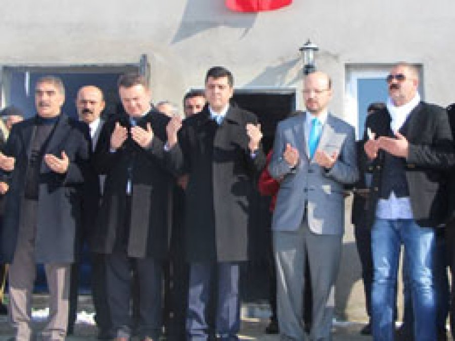 Hasar gören Cami yeniden yapıldı