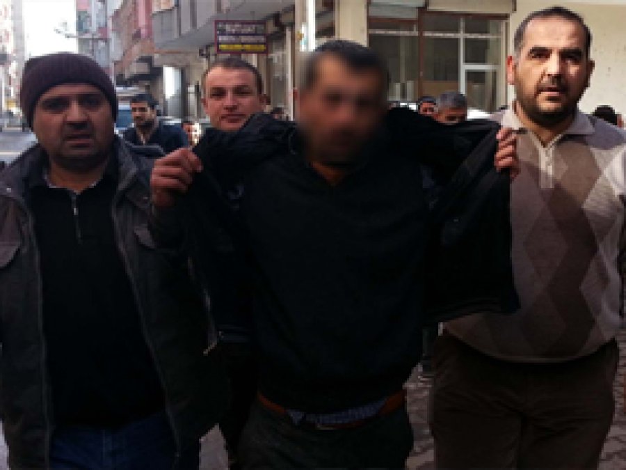 Mescitte para çalan hırsız suçüstü yakalandı