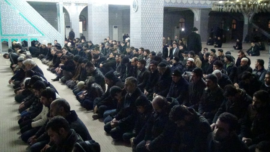 'Hakareti nefretle kınıyor ve lanetliyoruz'