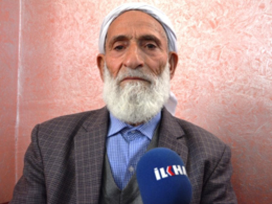 70’lik dedenin Peygamber sevgisi şaşırtıyor