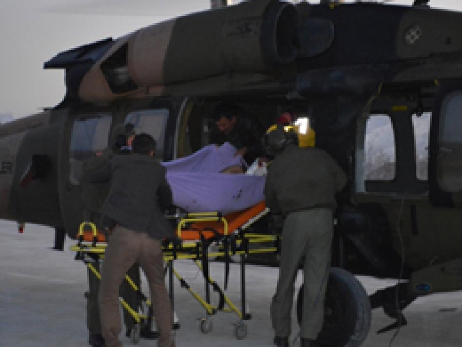 Kazazede helikopterle hastaneye yetiştirildi