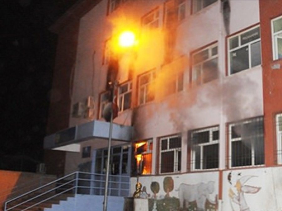 PKK'nın boykotuna uymayan 7 okula saldırı