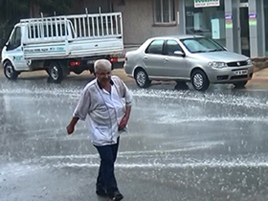 Antepliler yağmura hazırlıksız yakalandı