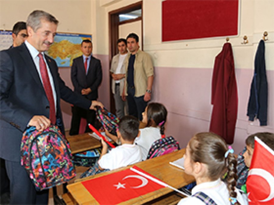 Antep'te 20 bin öğrenciye kırtasiye desteği