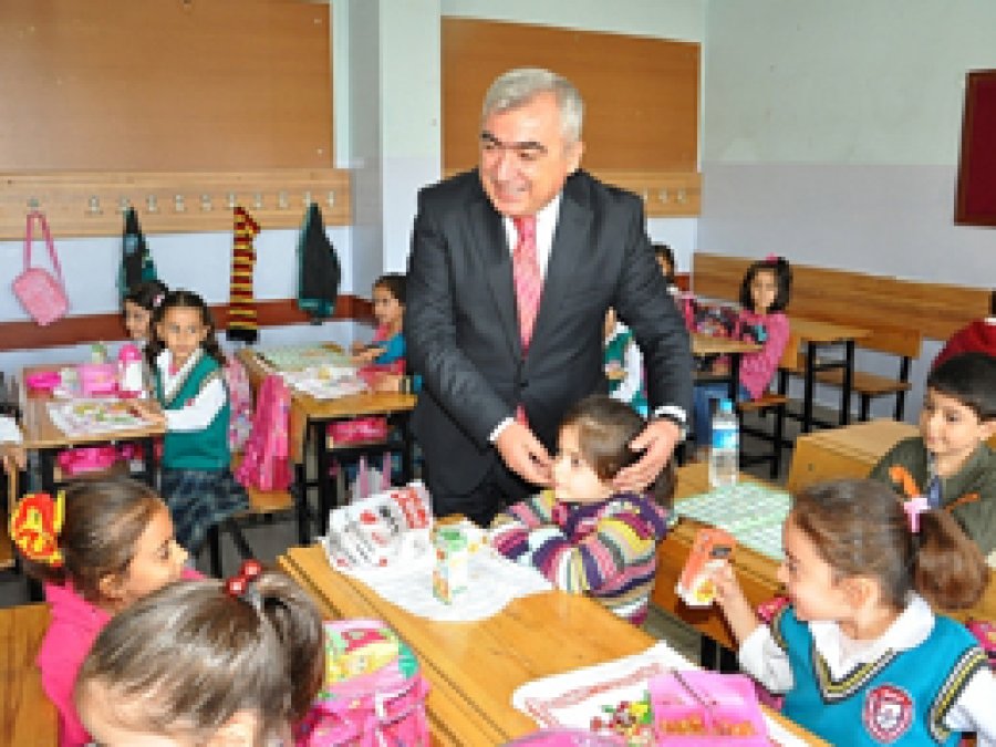 'Öğretmene vurulan darbe bize vurulmuştur'