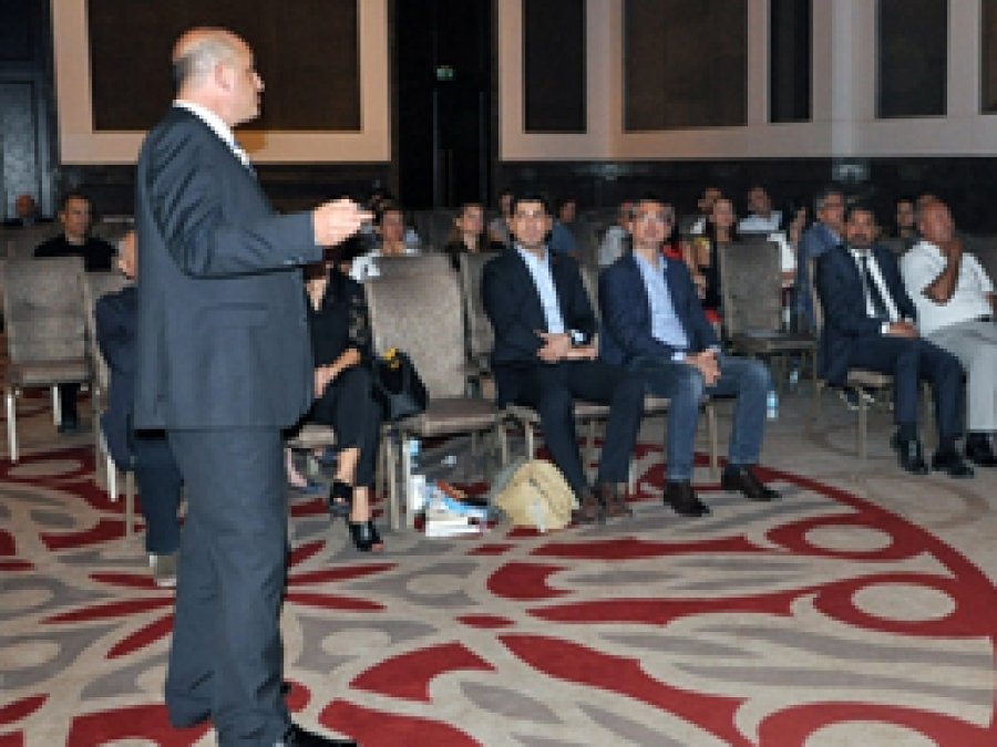 'Liderler, şiddet dilini bırakmalı'