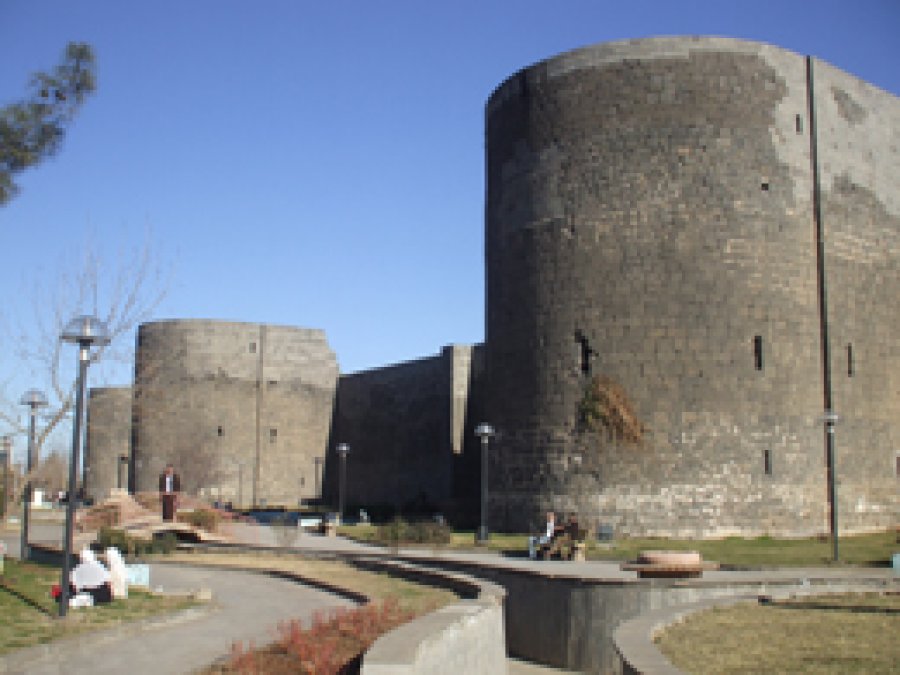 Diyarbakır'da tarihi eser taşlar koruma altına alındı