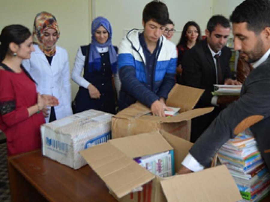 Bursa'dan Ağrılı öğrencilere kitap yardımı
