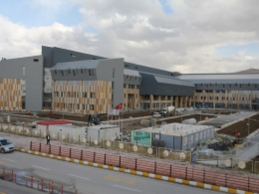 Van bölgenin sağlık üssü oluyor