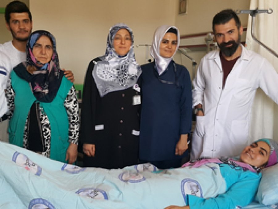 Hastaneye felçli gitti, yürüyerek taburcu oldu