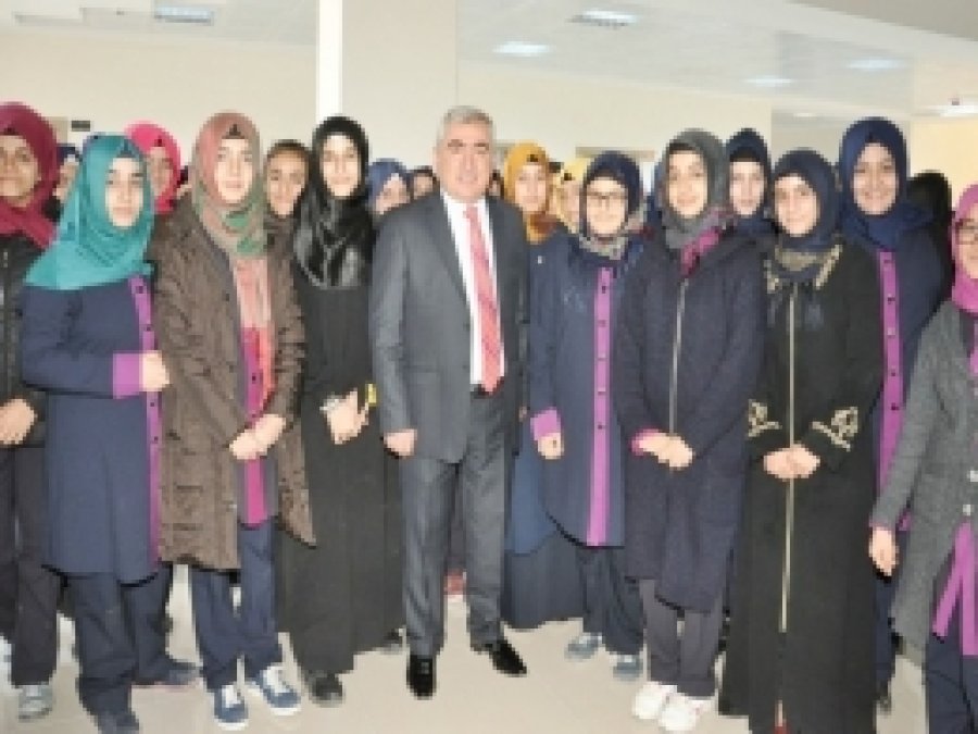''Öğretmen toplumun manevi mimarıdır''