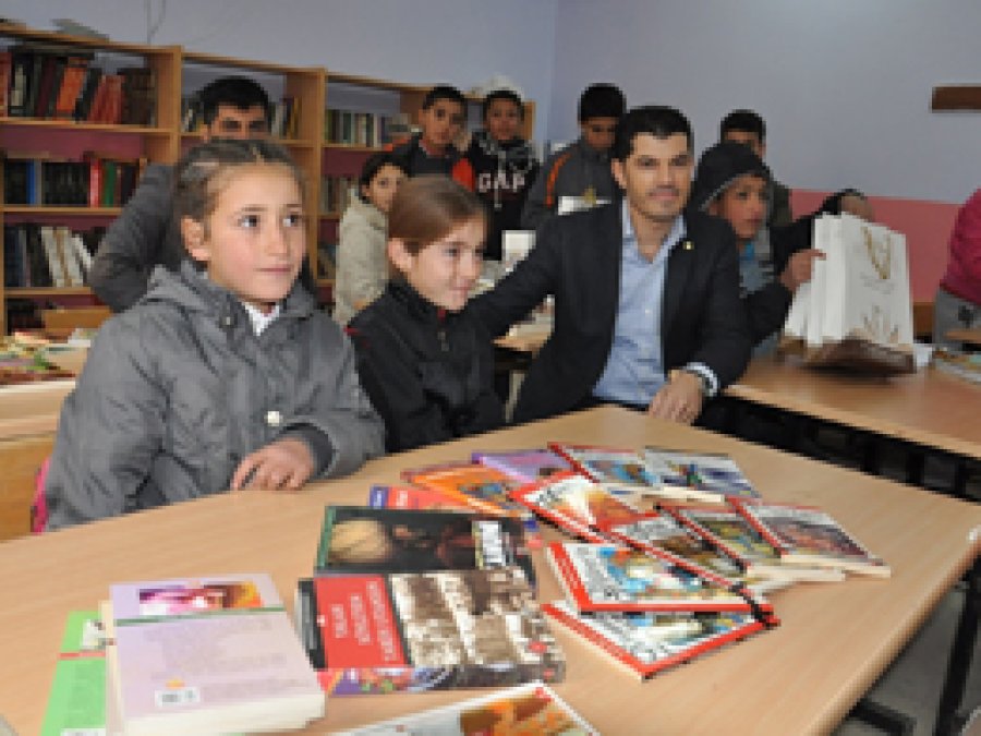Batman'da köy okullarına kitap bağışı yapıldı