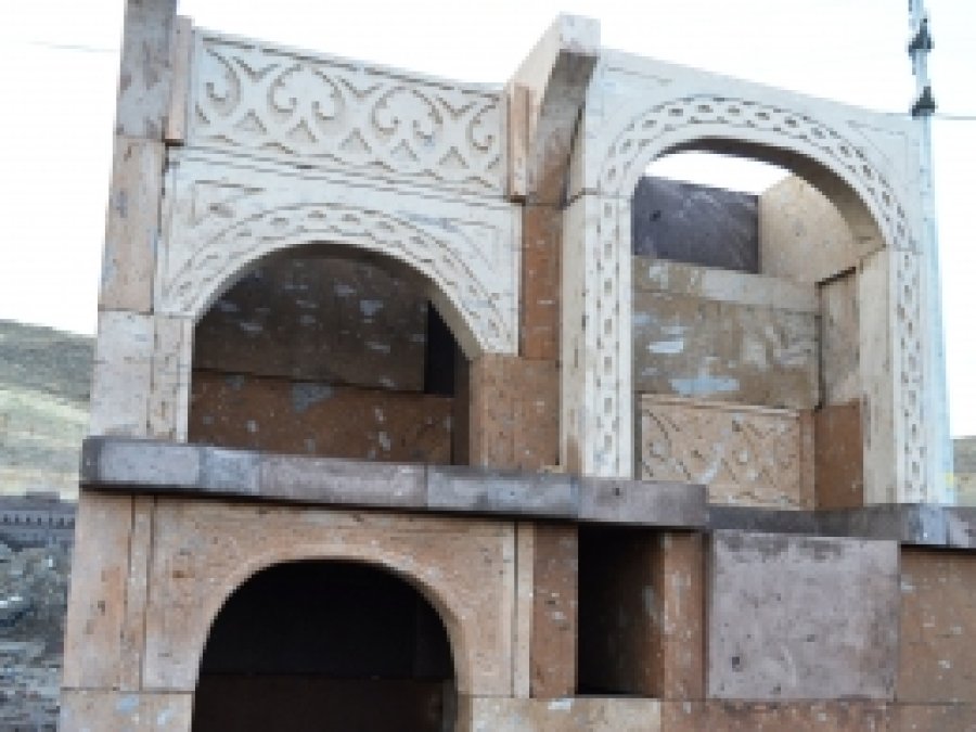 Taşları sanat eserine dönüştürüyorlar