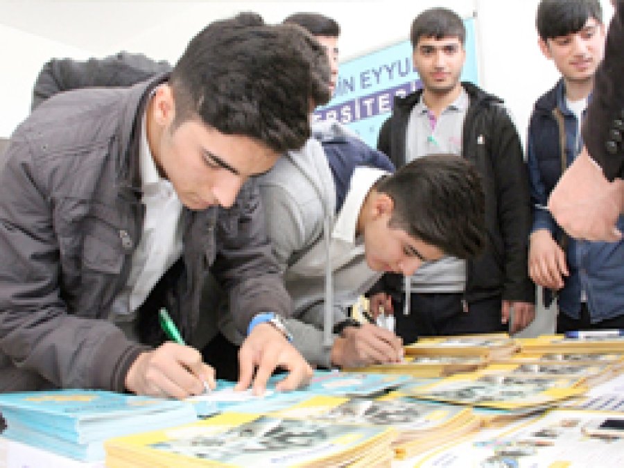 Üniversite Tercih Fuarı yoğun ilgi görüyor