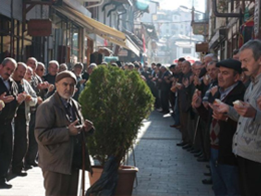 7 asırdır her cuma 'esnaf duası' ediyorlar