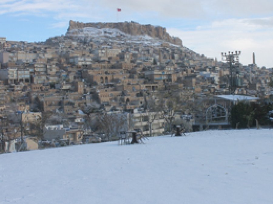 Mardinliler güne karla uyandı