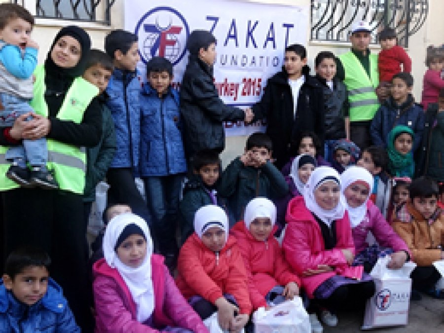 Antep'te Suriyeli çocuklara kışlık yardımı