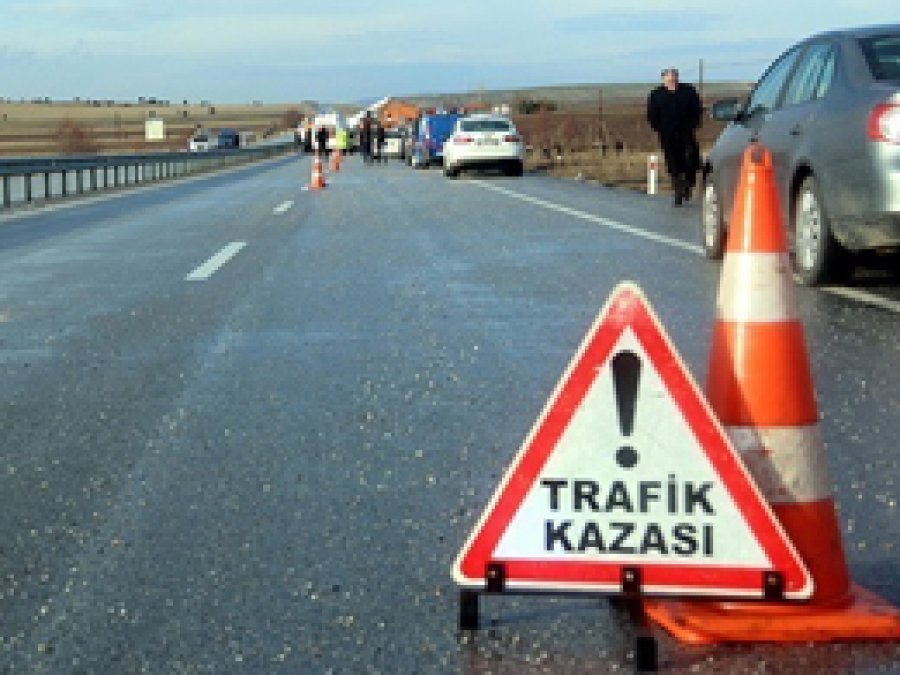 Elazığ caddesinde kaza: 4 yaralı