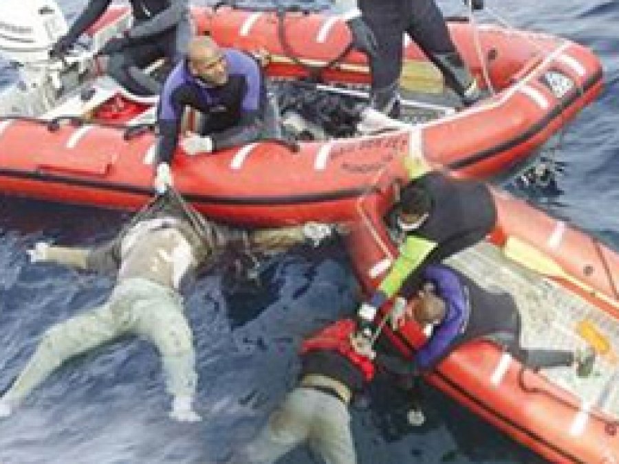 Mültecileri taşıyan tekne battı: 18 ölü