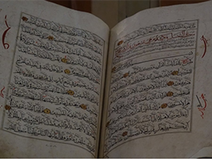 700 yıllık Kur'an-ı Kerim yoğun ilgi görüyor