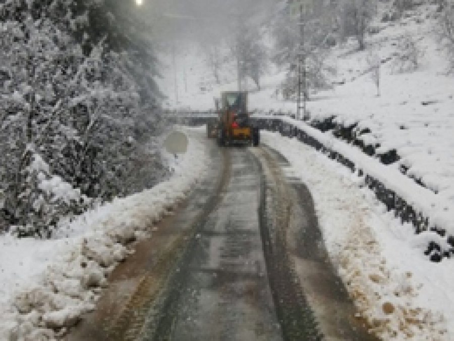 Kardan 2 bin köy yolu kapandı