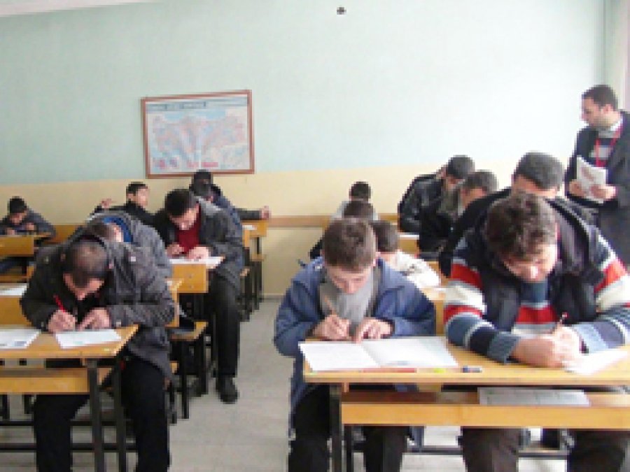 Bitlis'te siyer sınavı yoğun bir katılımla başladı