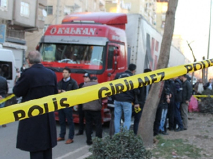 TIR 7 yaşındaki çocuğu ezdi