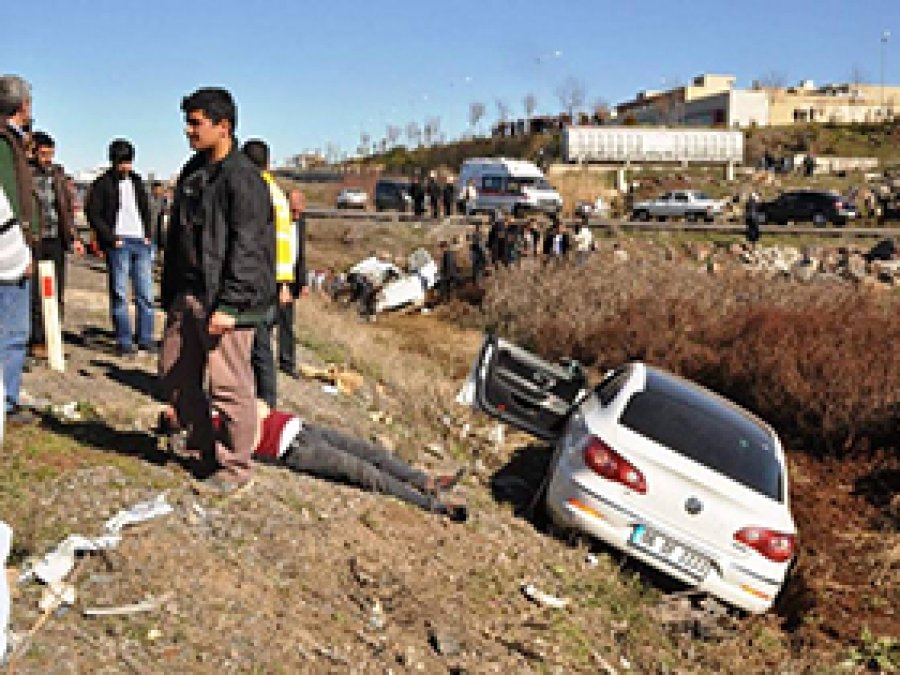 Siverek'te trafik kazası: 2 ölü, 6 yaralı