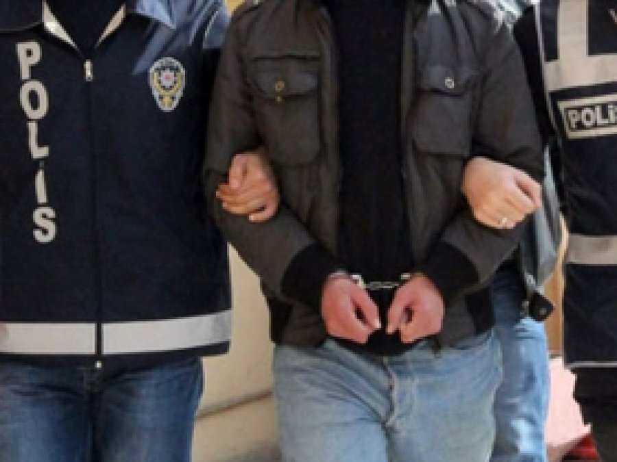 Hırsızlık zanlısı 3 kişi tutuklandı