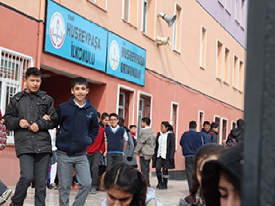 Vanlı öğrenciler okula heyecanlı başladı