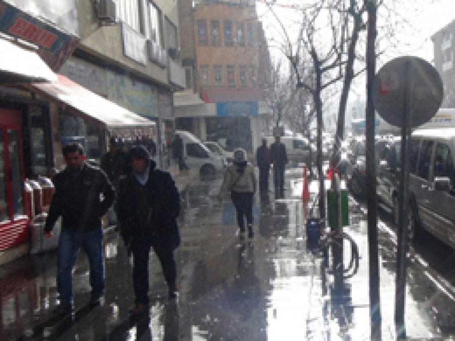 Siirt'te yağmur hayatı olumsuz etkiledi