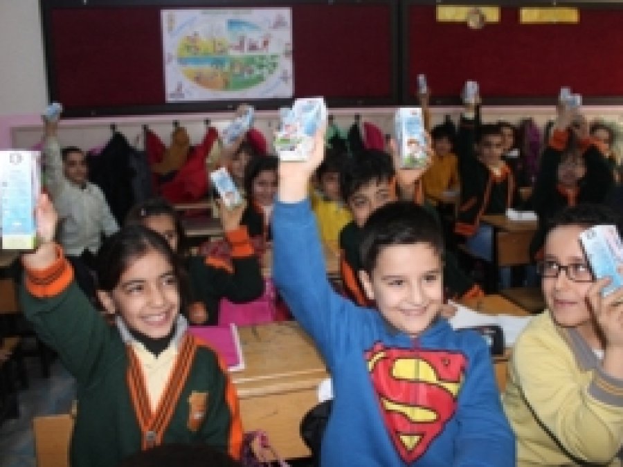 Diyarbakır'da 200 bin öğrenciye süt