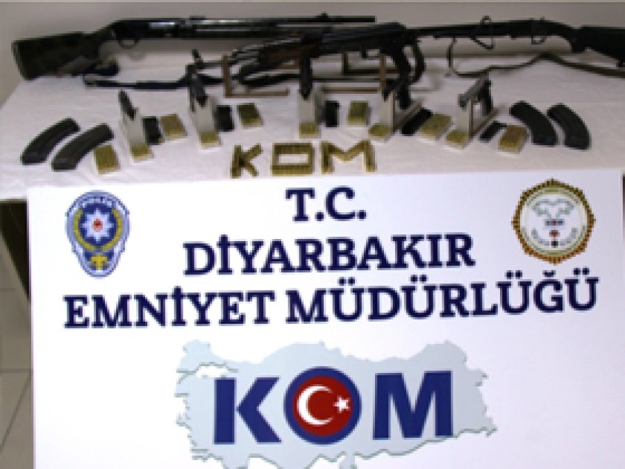 Diyarbakır ve Mardin'de polis baskınları