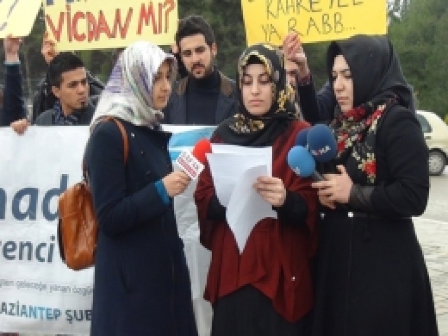 Üniversiteli öğrencilerden ikiyüzlü batıya tepki